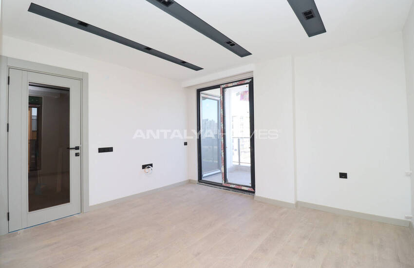 Flat in a Complex with Pool Near Antalya City Hospital in Kepez 10