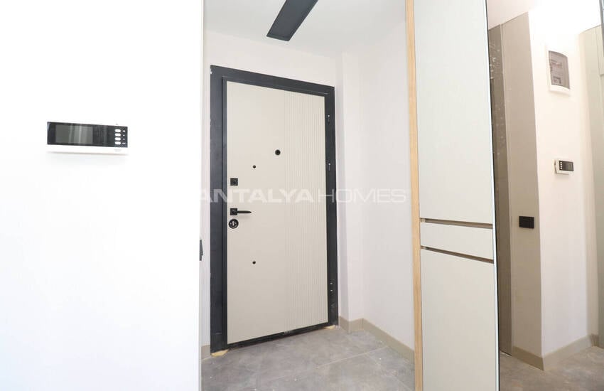 Flat in a Complex with Pool Near Antalya City Hospital in Kepez 17