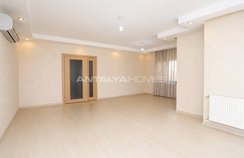 Rymlig Fastighet 400 M Från Havet I Antalya Konyaalti 7