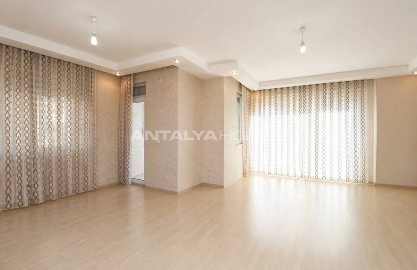 Rymlig Fastighet 400 M Från Havet I Antalya Konyaalti 6