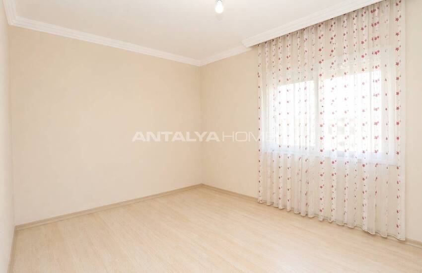 Rymlig Fastighet 400 M Från Havet I Antalya Konyaalti 11