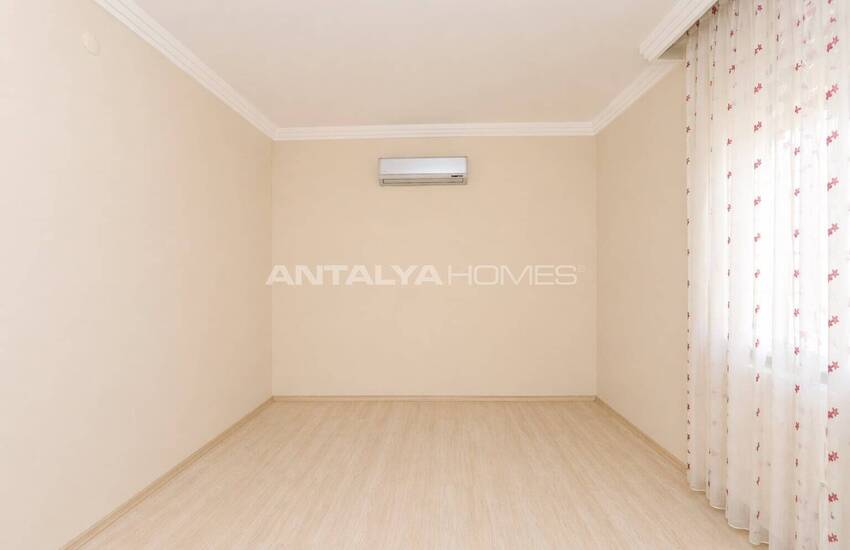 Rymlig Fastighet 400 M Från Havet I Antalya Konyaalti 12