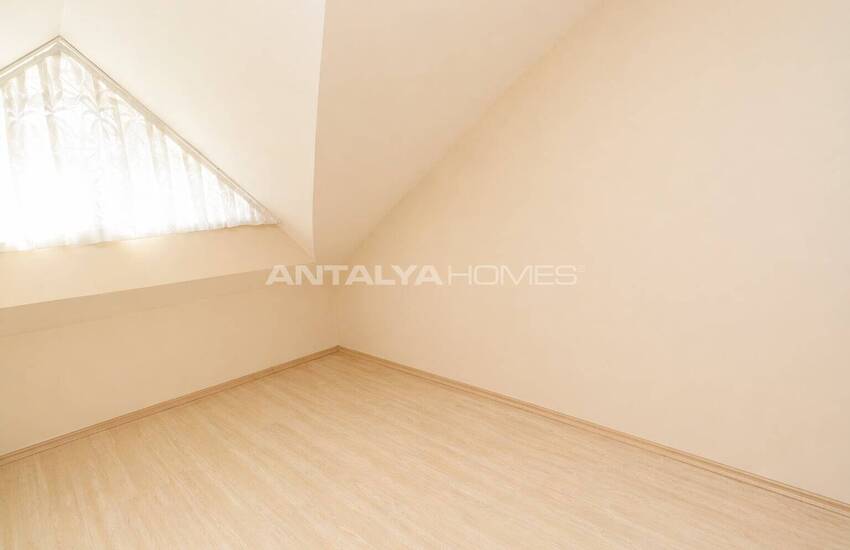 Rymlig Fastighet 400 M Från Havet I Antalya Konyaalti 24