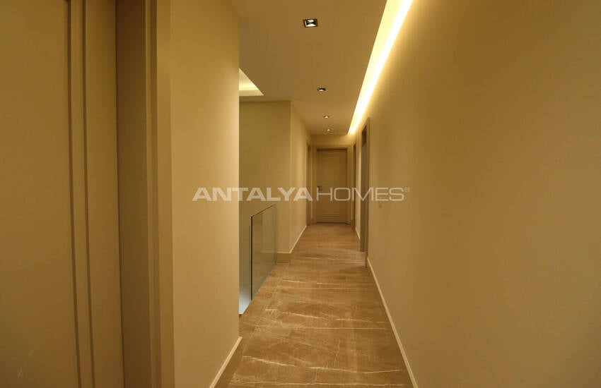 آپارتمان دوبلکس ۴ خوابه با کف باغ در آنتالیا 44