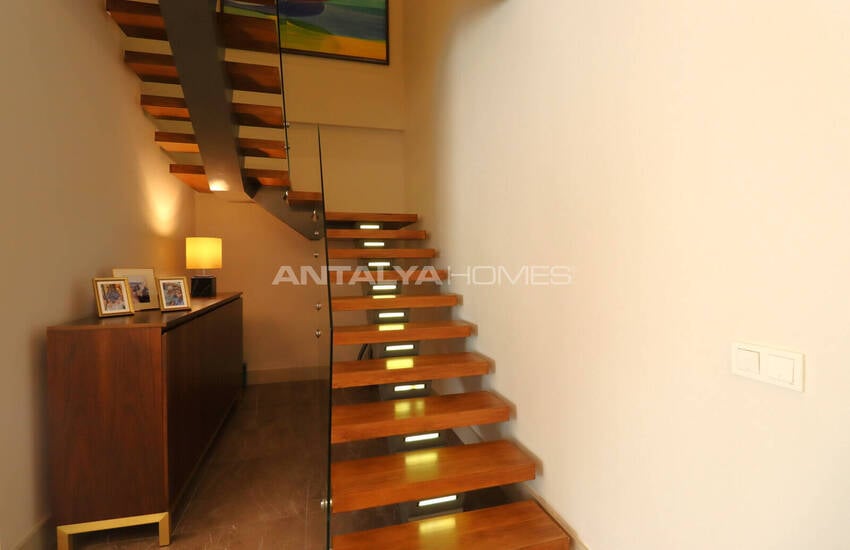 آپارتمان دوبلکس ۴ خوابه با کف باغ در آنتالیا 43