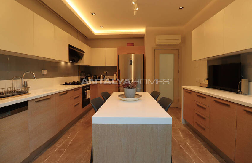 آپارتمان دوبلکس ۴ خوابه با کف باغ در آنتالیا 26