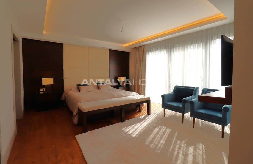 آپارتمان دوبلکس ۴ خوابه با کف باغ در آنتالیا 29