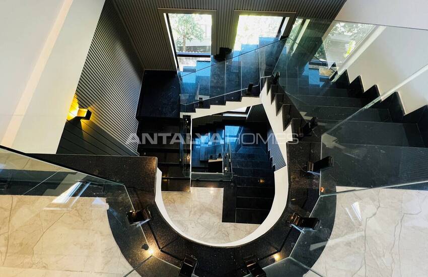 Vrijstaande Woning Met 6 Slaapkamers Vlakbij Het Zee In Antalya 30