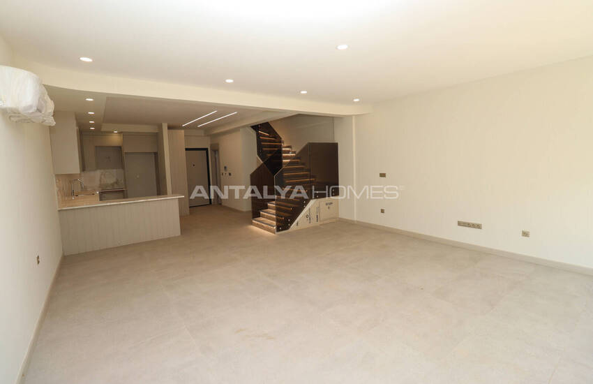 Aksu’da Havuzlu ve Bahçeli Sitede Deniz Manzaralı Daireler 11