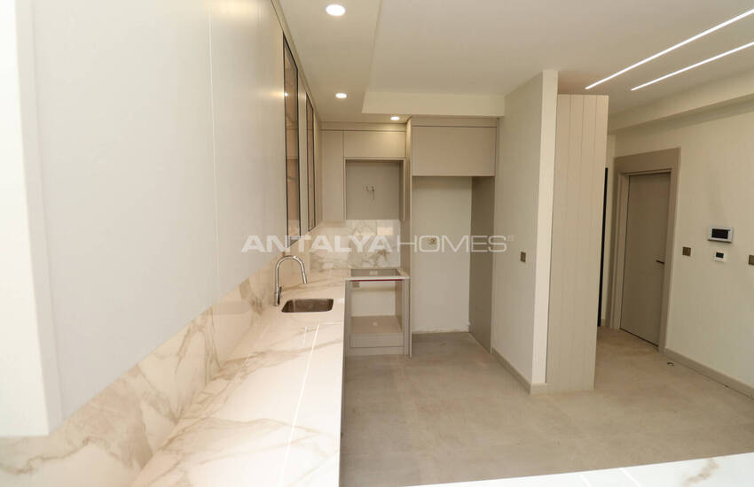 Aksu’da Havuzlu ve Bahçeli Sitede Deniz Manzaralı Daireler 15