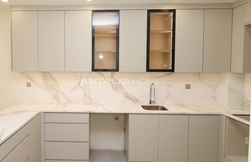 Aksu’da Havuzlu ve Bahçeli Sitede Deniz Manzaralı Daireler 14