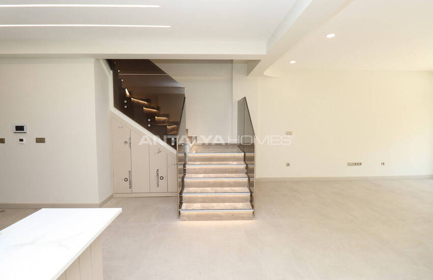 Aksu’da Havuzlu ve Bahçeli Sitede Deniz Manzaralı Daireler 27