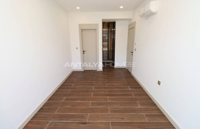 Aksu’da Havuzlu ve Bahçeli Sitede Deniz Manzaralı Daireler 17