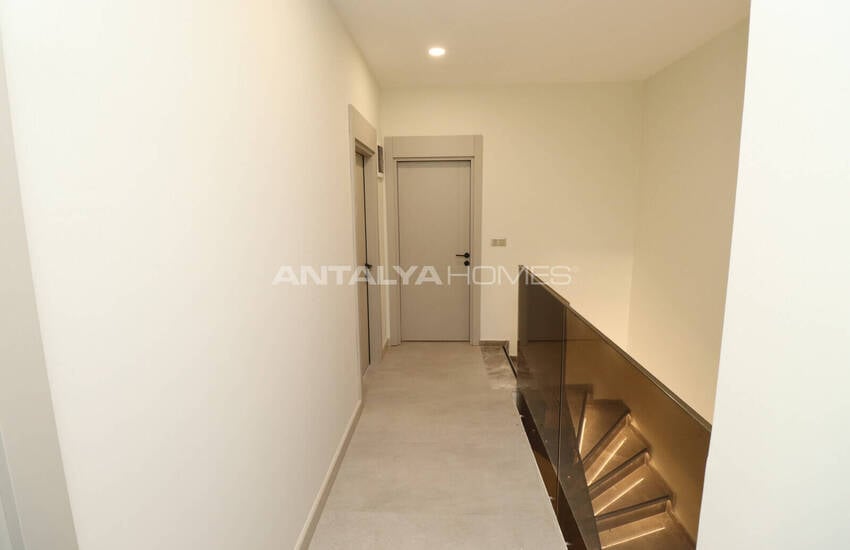 Aksu’da Havuzlu ve Bahçeli Sitede Deniz Manzaralı Daireler 28