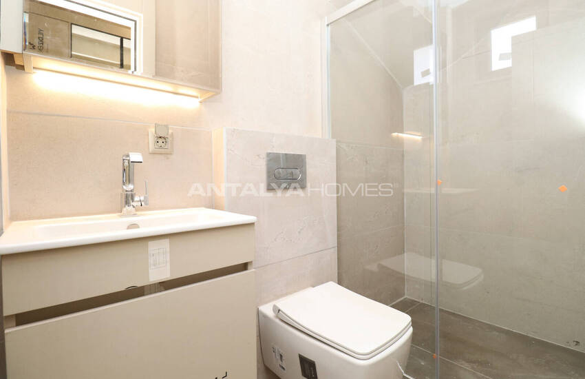 Aksu’da Havuzlu ve Bahçeli Sitede Deniz Manzaralı Daireler 20