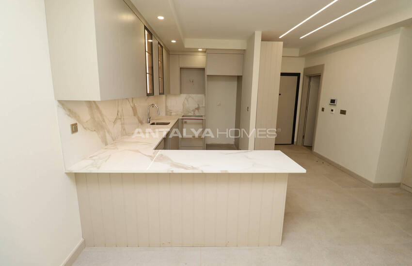 Aksu’da Havuzlu ve Bahçeli Sitede Deniz Manzaralı Daireler 13