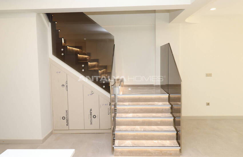 Aksu’da Havuzlu ve Bahçeli Sitede Deniz Manzaralı Daireler 26