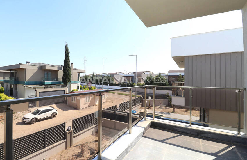 Antalya Döşemealtı’nda Özel Havuzlu ve Bahçeli Villalar 35