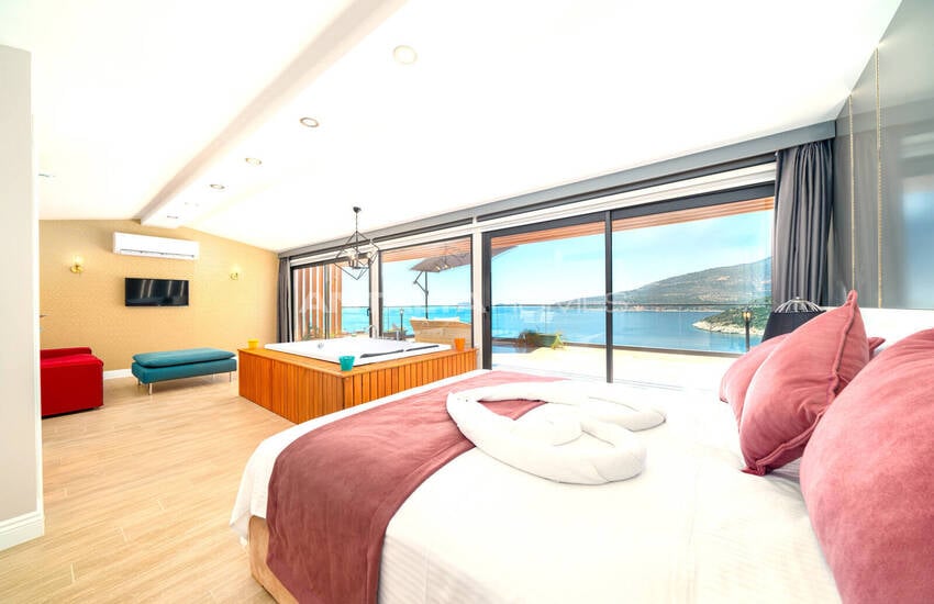 Kalkan Antalya'da Havuzlu 4+1 Deniz Manzaralı Villa 18
