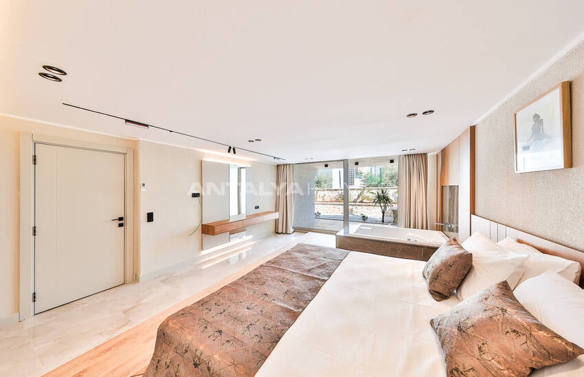 Antalya Kalkan'da Panoramik Deniz Manzaralı 4 Katlı Villa 35