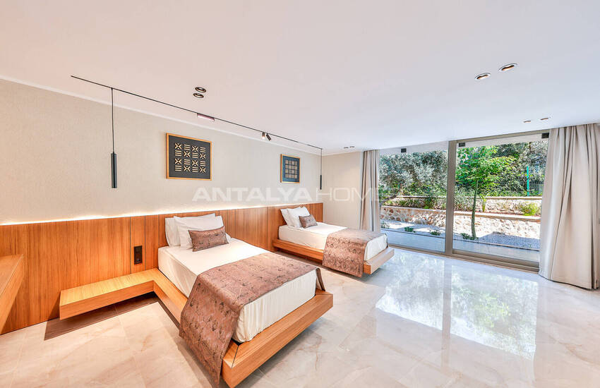 Antalya Kalkan'da Panoramik Deniz Manzaralı 4 Katlı Villa 46