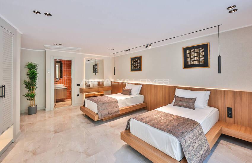 Antalya Kalkan'da Panoramik Deniz Manzaralı 4 Katlı Villa 47