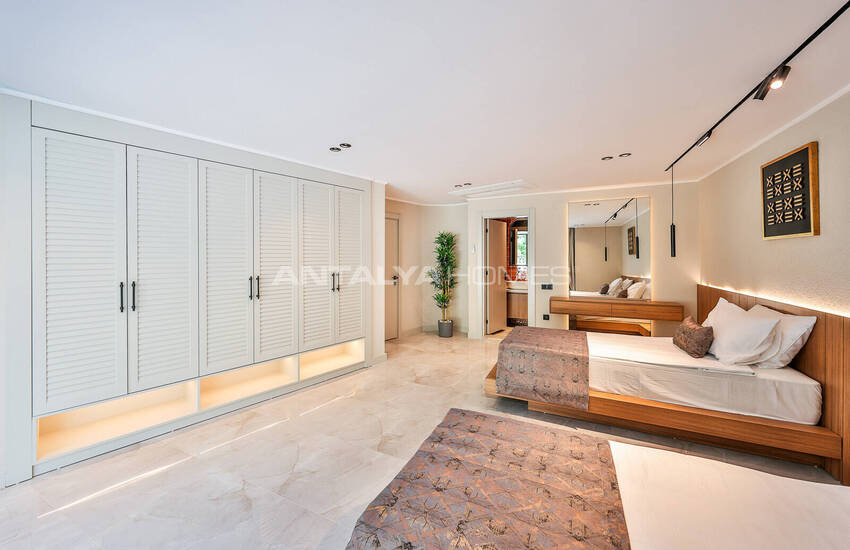 Antalya Kalkan'da Panoramik Deniz Manzaralı 4 Katlı Villa 48