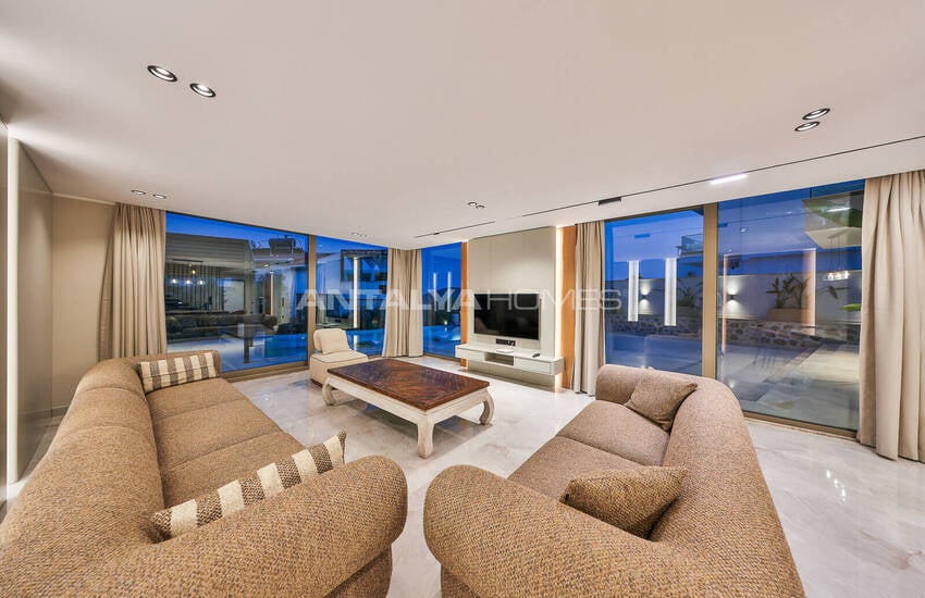 Antalya Kalkan'da Panoramik Deniz Manzaralı 4 Katlı Villa 28