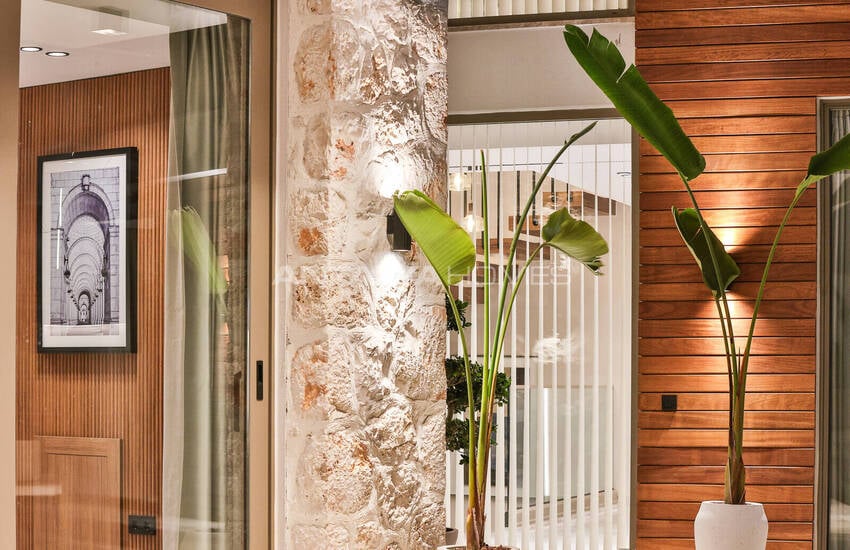 Antalya Kalkan'da Panoramik Deniz Manzaralı 4 Katlı Villa 65