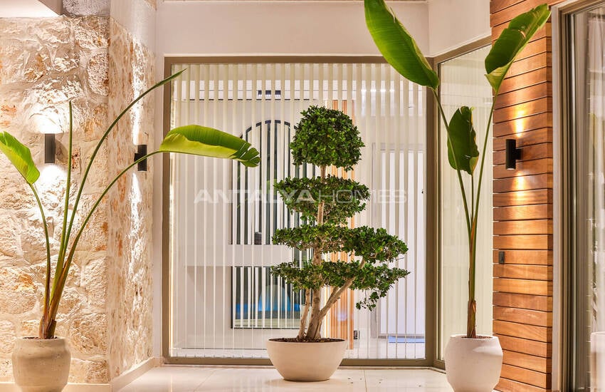 Antalya Kalkan'da Panoramik Deniz Manzaralı 4 Katlı Villa 81