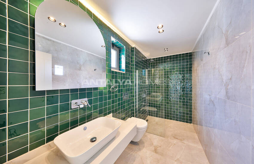 Antalya Kalkan'da Panoramik Deniz Manzaralı 4 Katlı Villa 52