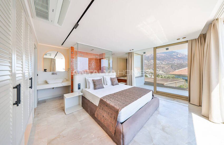 Antalya Kalkan'da Panoramik Deniz Manzaralı 4 Katlı Villa 41
