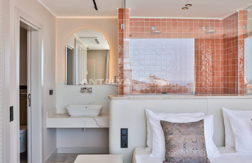 Antalya Kalkan'da Panoramik Deniz Manzaralı 4 Katlı Villa 43