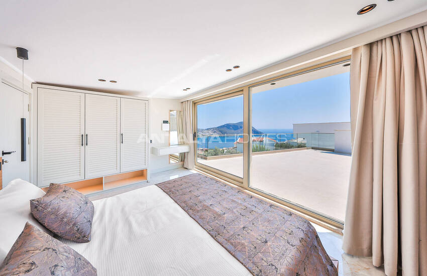 Antalya Kalkan'da Panoramik Deniz Manzaralı 4 Katlı Villa 38