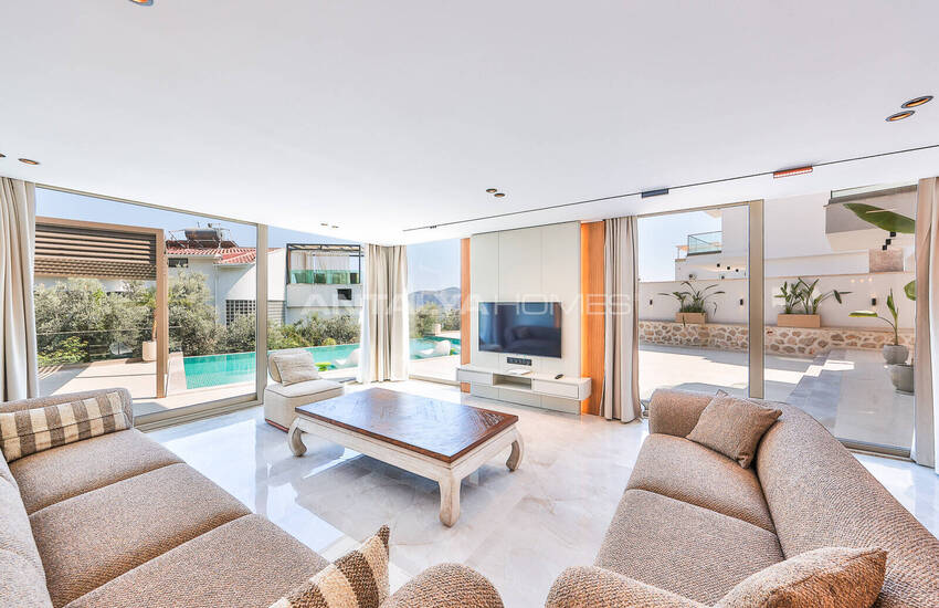 Antalya Kalkan'da Panoramik Deniz Manzaralı 4 Katlı Villa 26