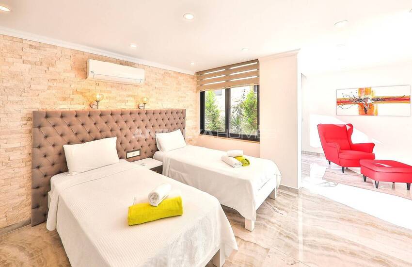 Kaş Kalkan'da Kesintisiz Deniz Manzaralı Havuzlu Villa 24