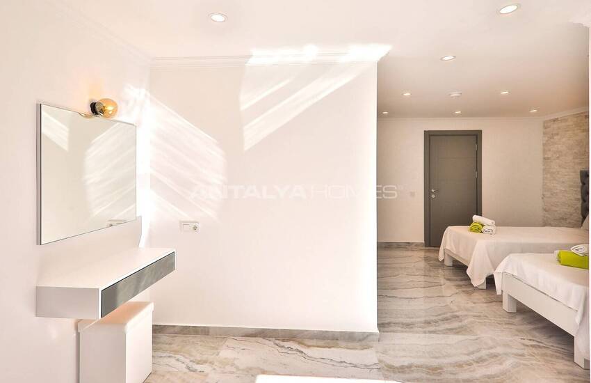 Kaş Kalkan'da Kesintisiz Deniz Manzaralı Havuzlu Villa 38