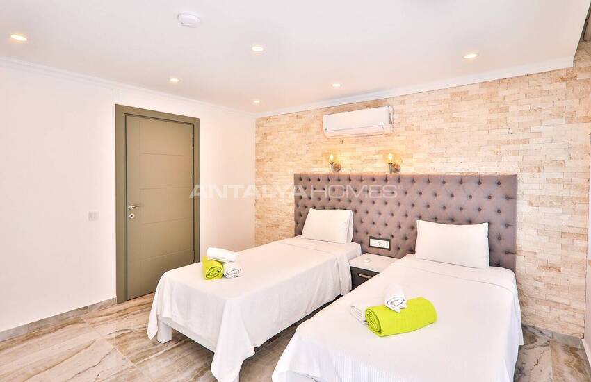 Kaş Kalkan'da Kesintisiz Deniz Manzaralı Havuzlu Villa 39