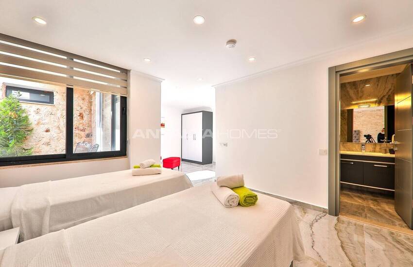 Kaş Kalkan'da Kesintisiz Deniz Manzaralı Havuzlu Villa 23