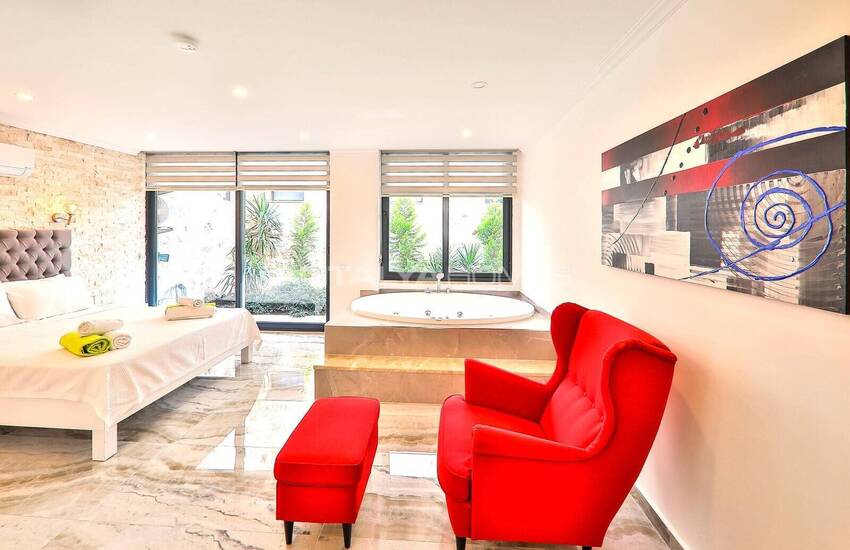 Kaş Kalkan'da Kesintisiz Deniz Manzaralı Havuzlu Villa 27