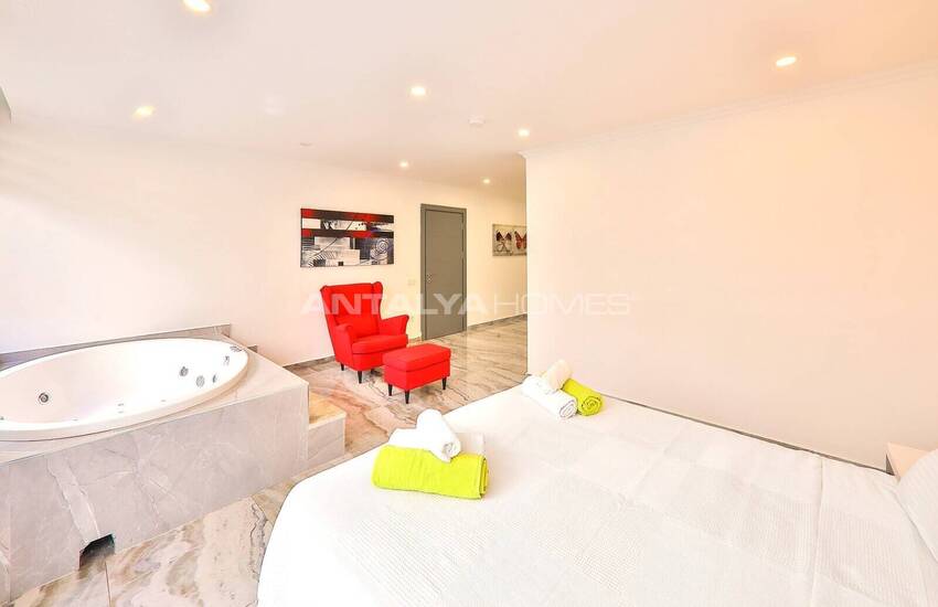 Kaş Kalkan'da Kesintisiz Deniz Manzaralı Havuzlu Villa 37