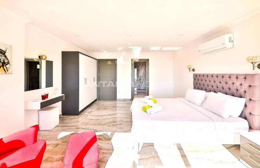 Kaş Kalkan'da Kesintisiz Deniz Manzaralı Havuzlu Villa 33