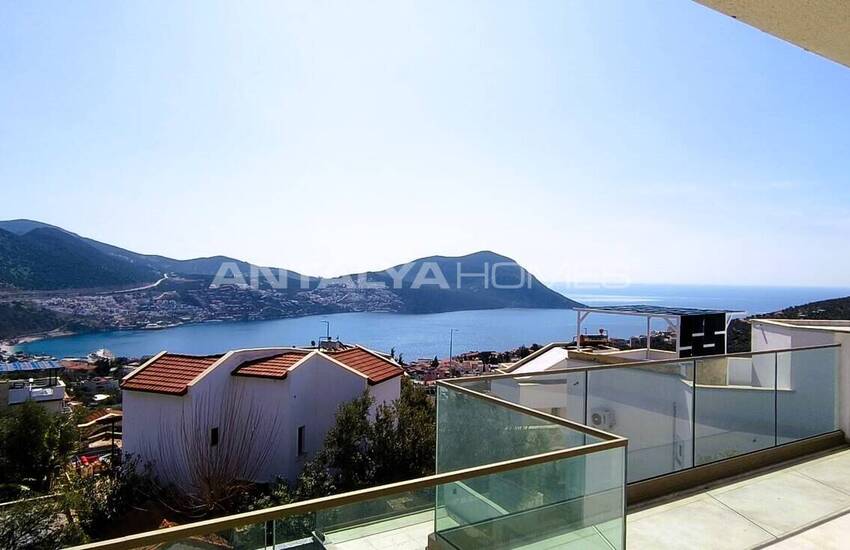 Sea View 5-bedroom Villa with Extensive Amenities in Kalkan 27
