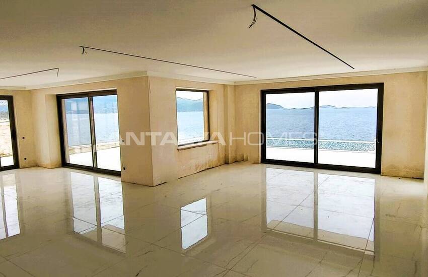 Antalya Kaş'ta Satılık Denize Sıfır 4+1 Villa 13