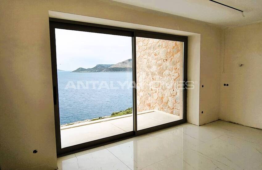 Antalya Kaş'ta Satılık Denize Sıfır 4+1 Villa 22