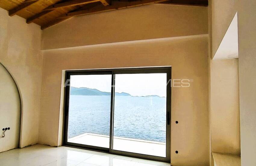Antalya Kaş'ta Satılık Denize Sıfır 4+1 Villa 17