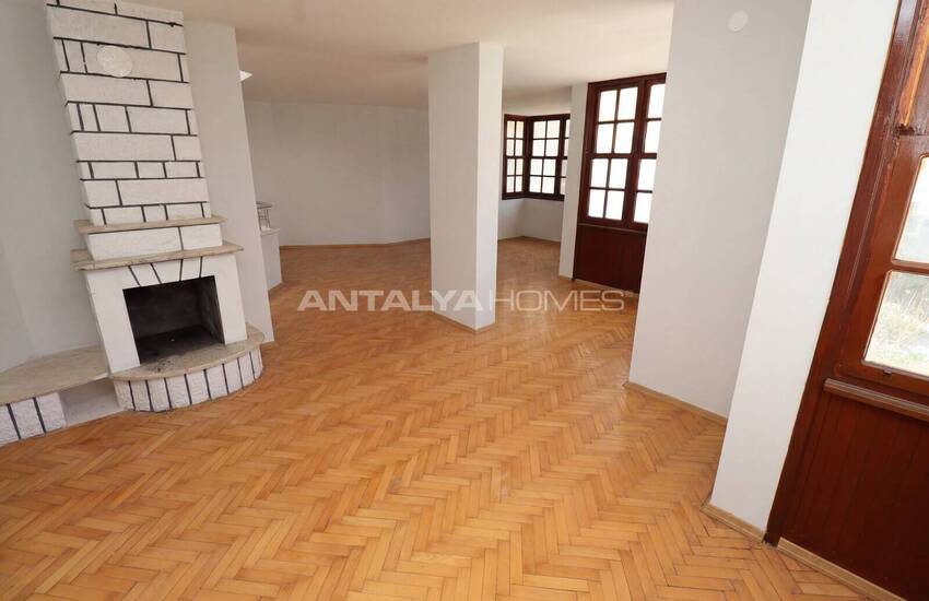 Antalya Lara Örnekköy’de Havuzlu Sitede Bahçeli Villa 9