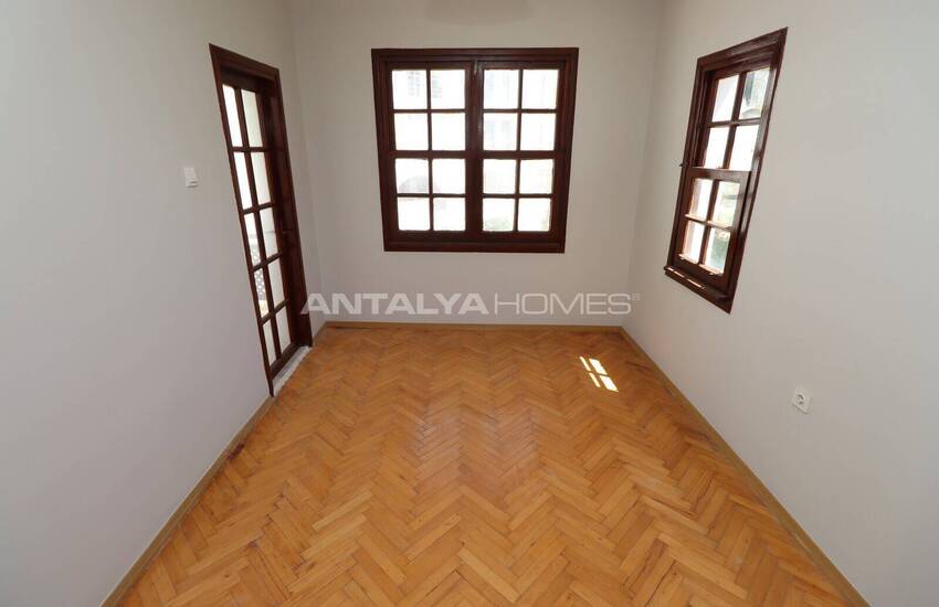 Antalya Lara Örnekköy’de Havuzlu Sitede Bahçeli Villa 17