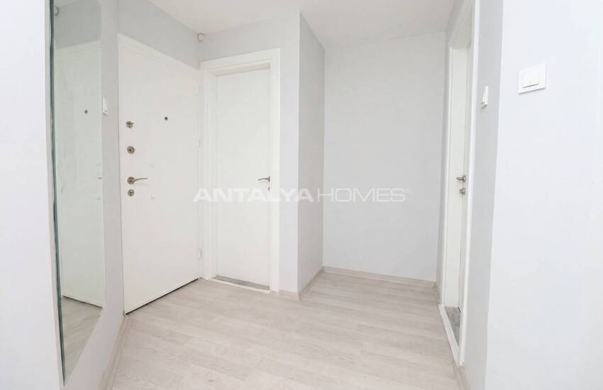 Antalya Lara Örnekköy’de Havuzlu Sitede Bahçeli Villa 22