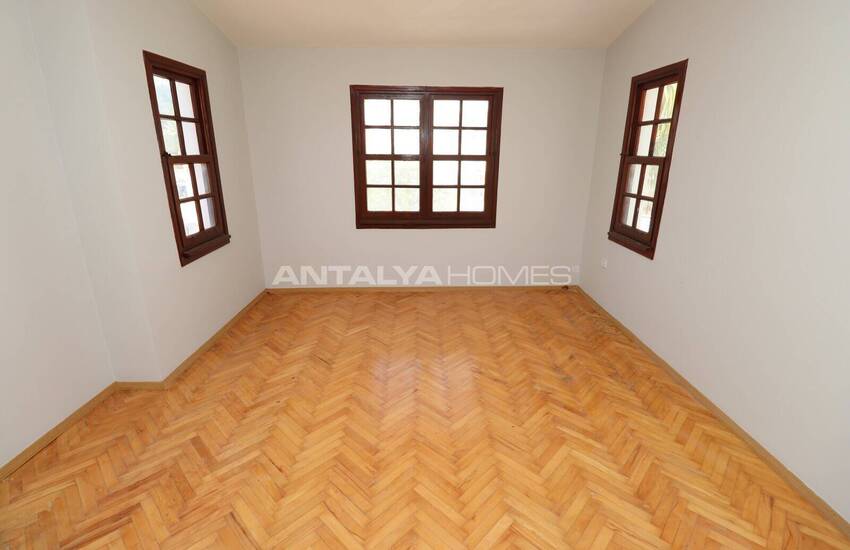 Antalya Lara Örnekköy’de Havuzlu Sitede Bahçeli Villa 13